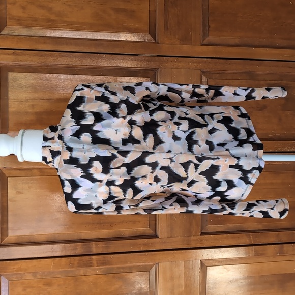 Cabi F'22 Mesh Turtleneck #4422 - Picture 2 of 4